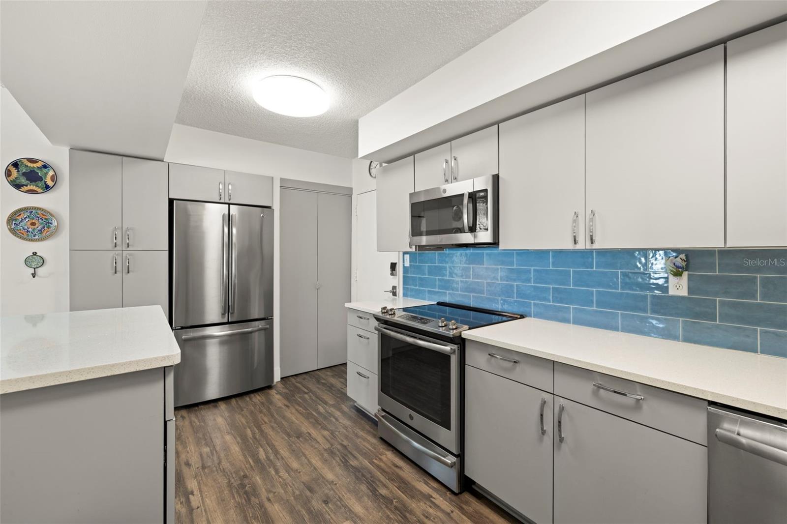 HARBOUR HOUSE CONDO - Residential