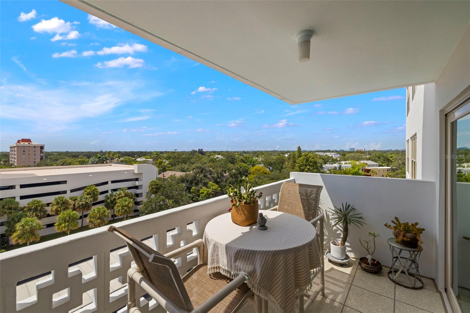 HARBOUR HOUSE CONDO - Residential