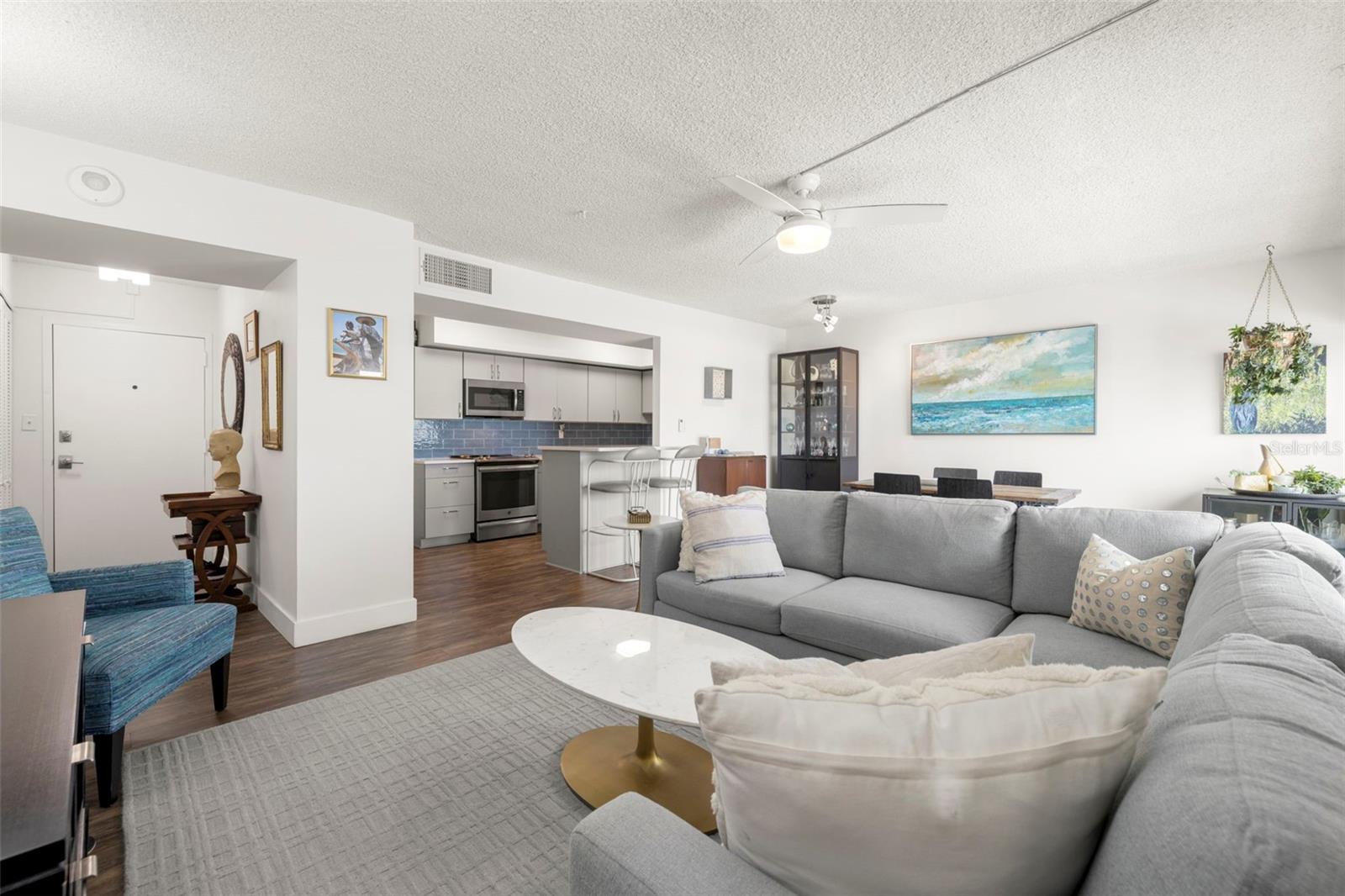 HARBOUR HOUSE CONDO - Residential