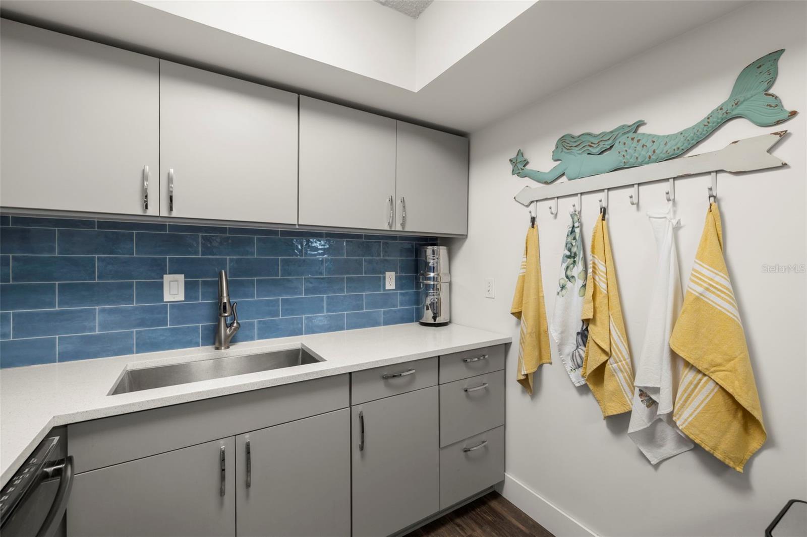 HARBOUR HOUSE CONDO - Residential