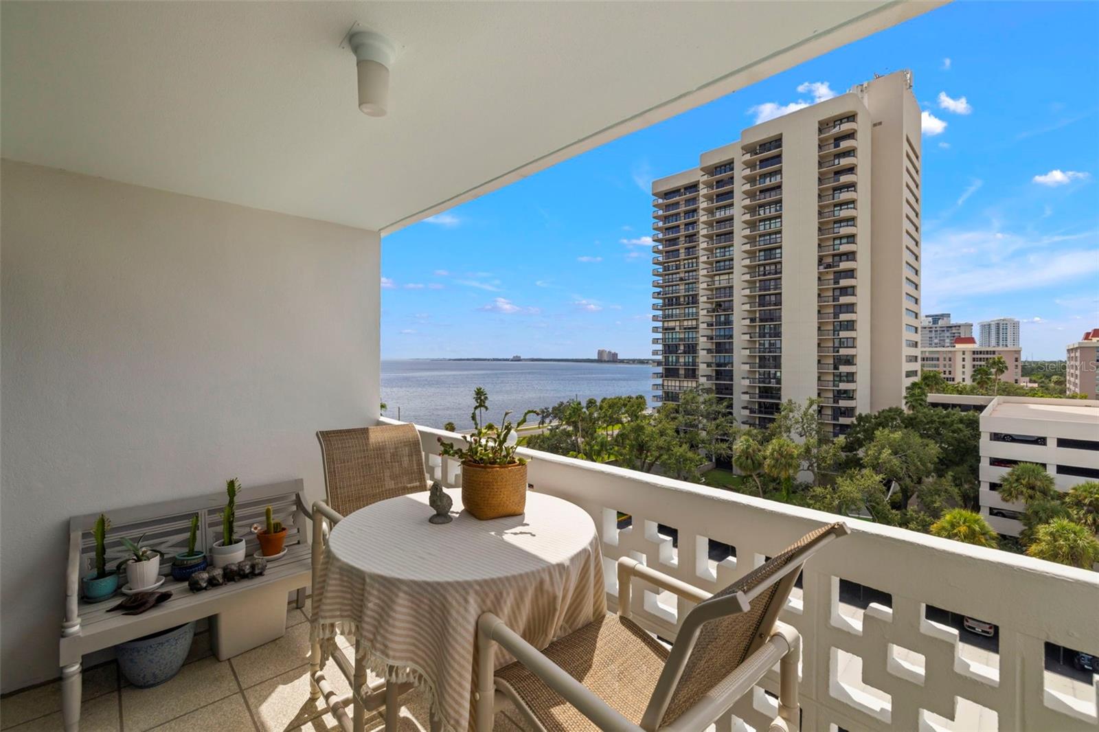 HARBOUR HOUSE CONDO - Residential