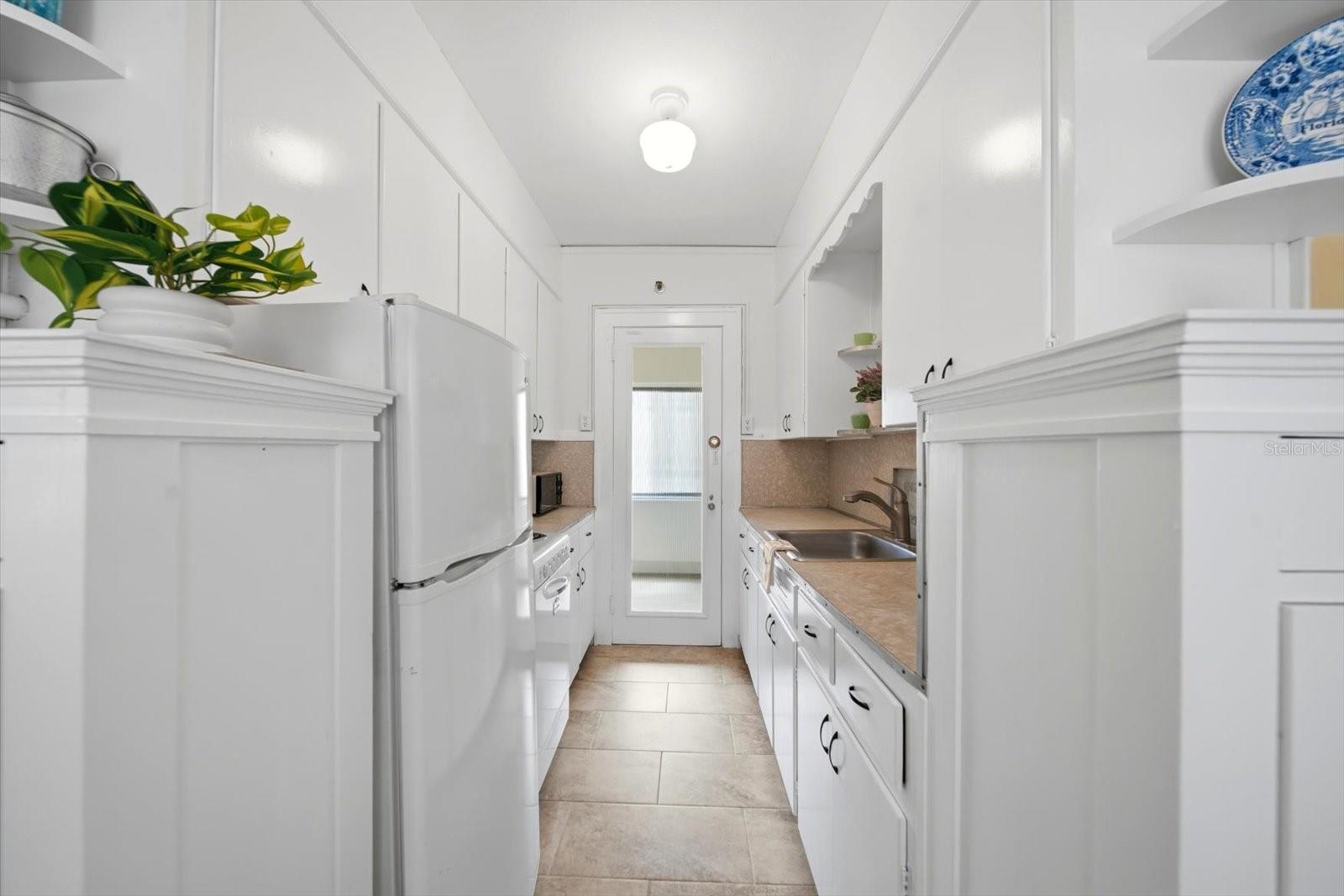 FLORI DE LEAON APTS CO-OP - Residential