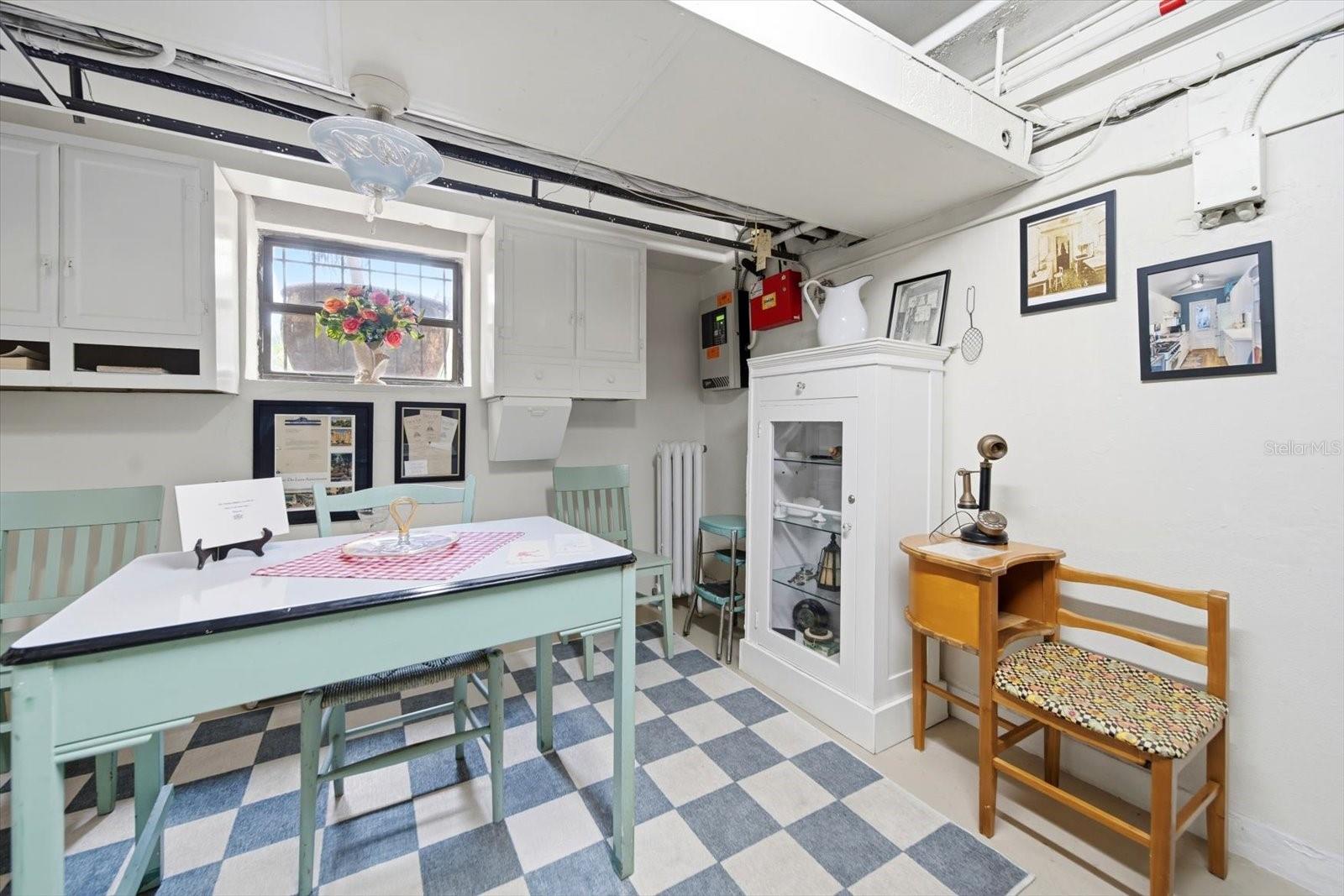 FLORI DE LEAON APTS CO-OP - Residential