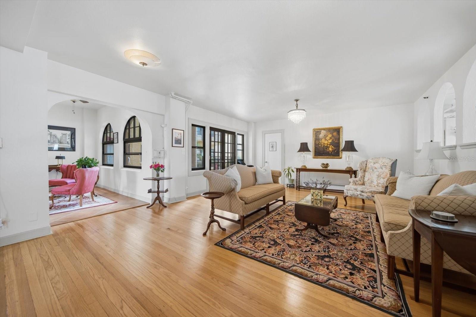 130 4 AVENUE N Apt 305
