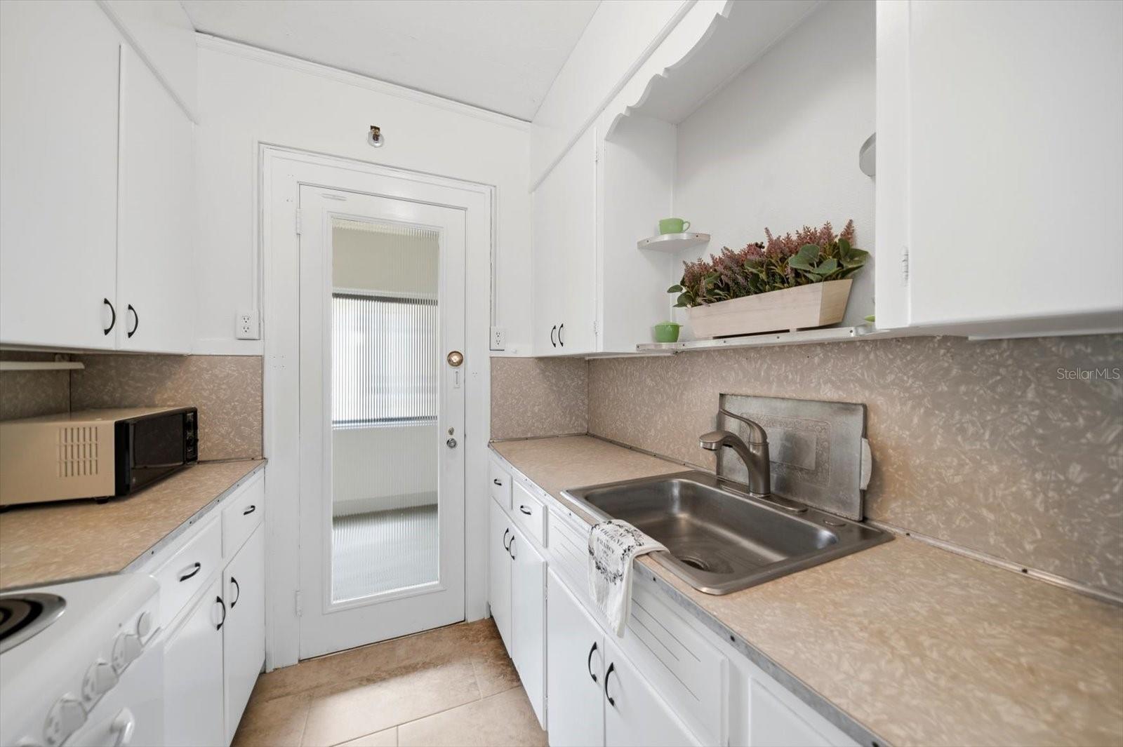 FLORI DE LEAON APTS CO-OP - Residential
