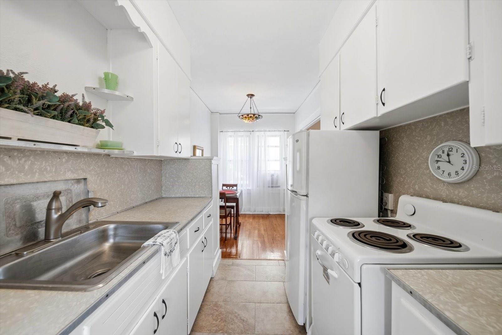FLORI DE LEAON APTS CO-OP - Residential