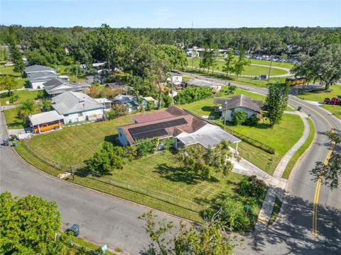 A home in LAKELAND