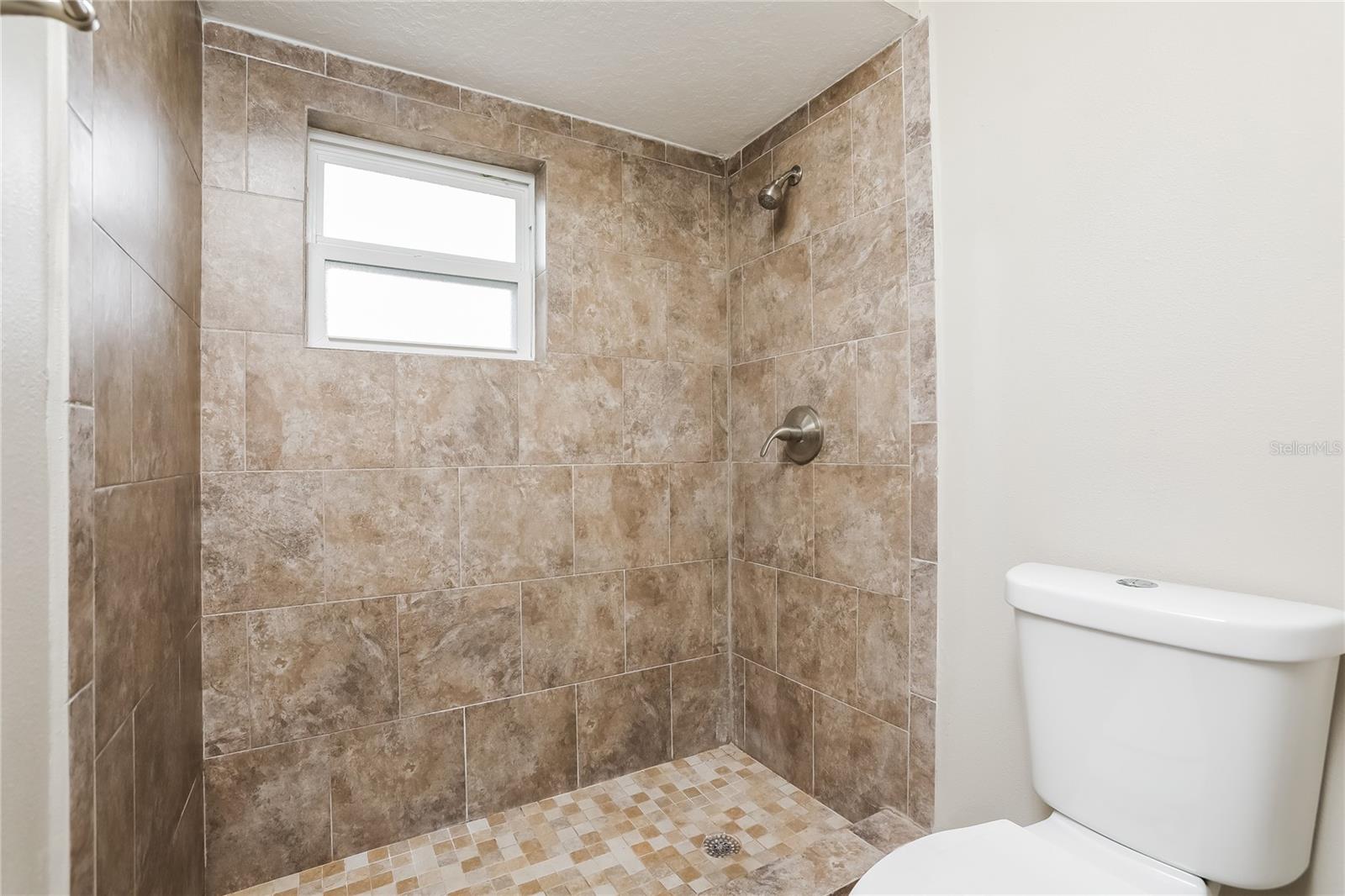 DELTONA LAKES UNIT 04 - Residential Lease