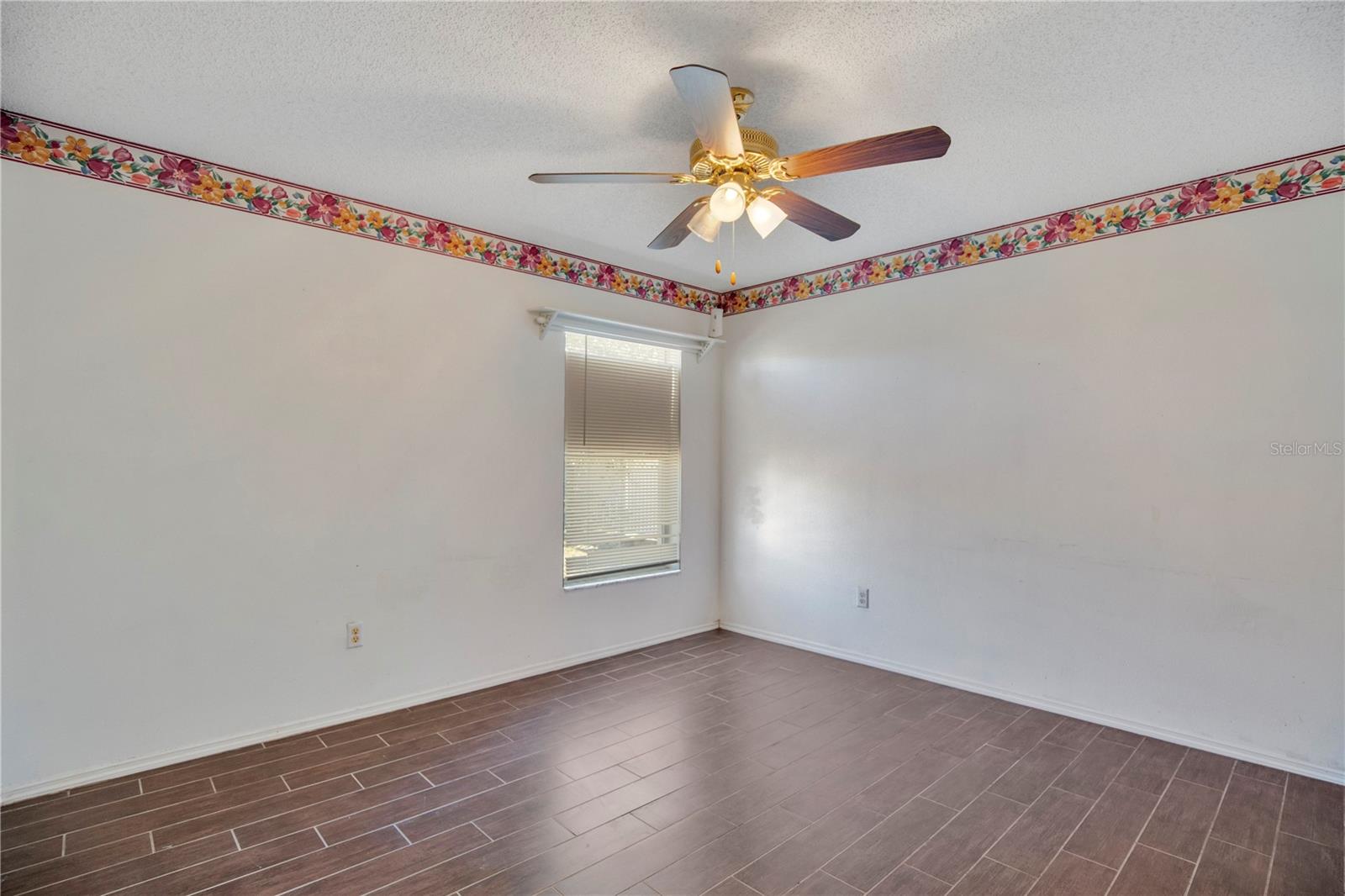 LONG LAKE SHORES - Residential