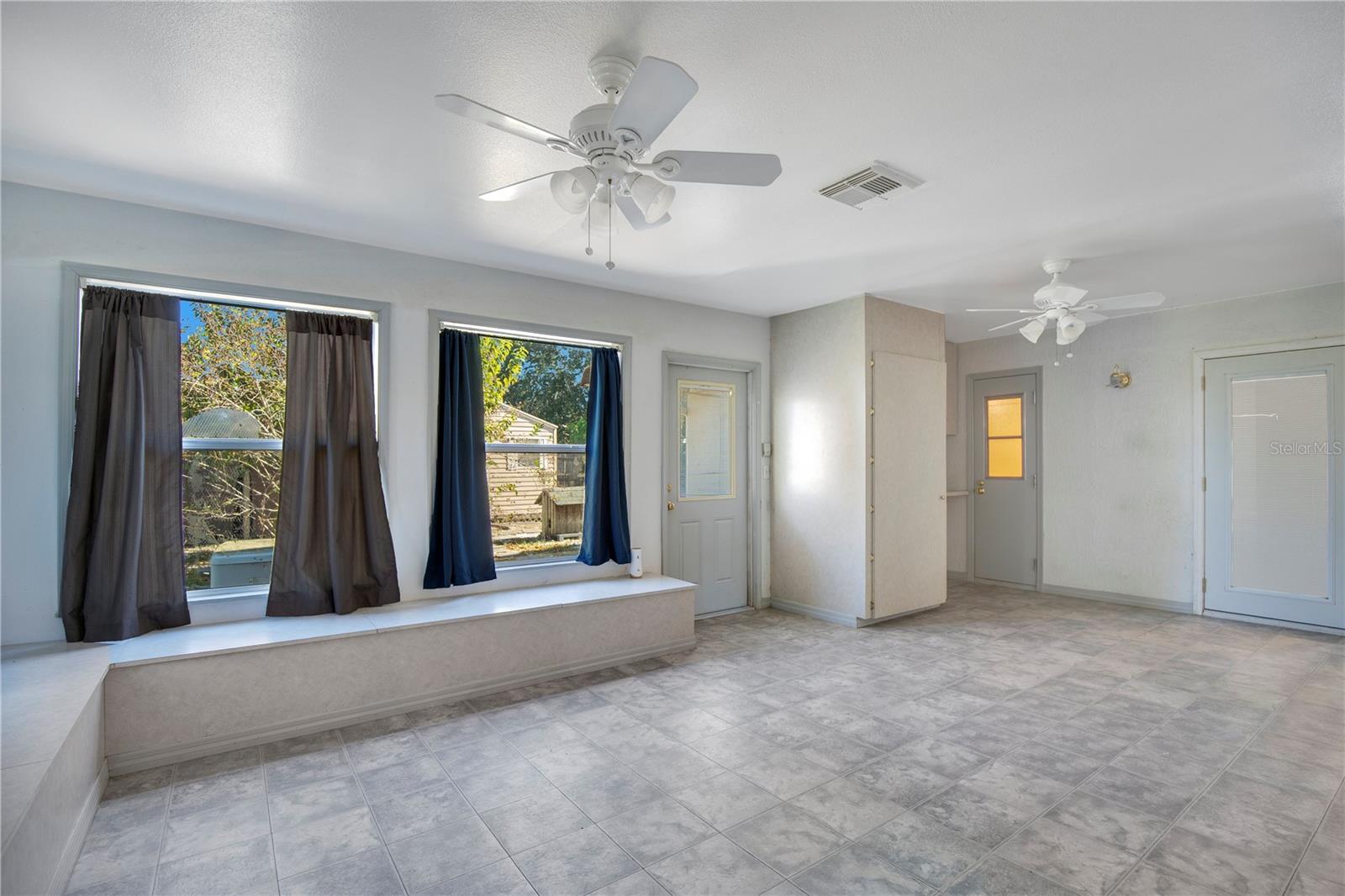 LONG LAKE SHORES - Residential