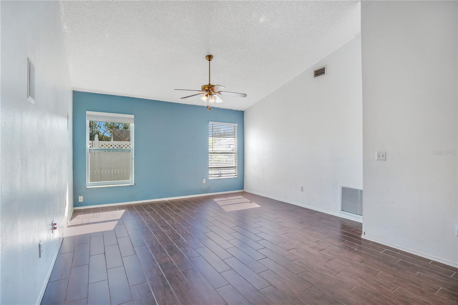 LONG LAKE SHORES - Residential