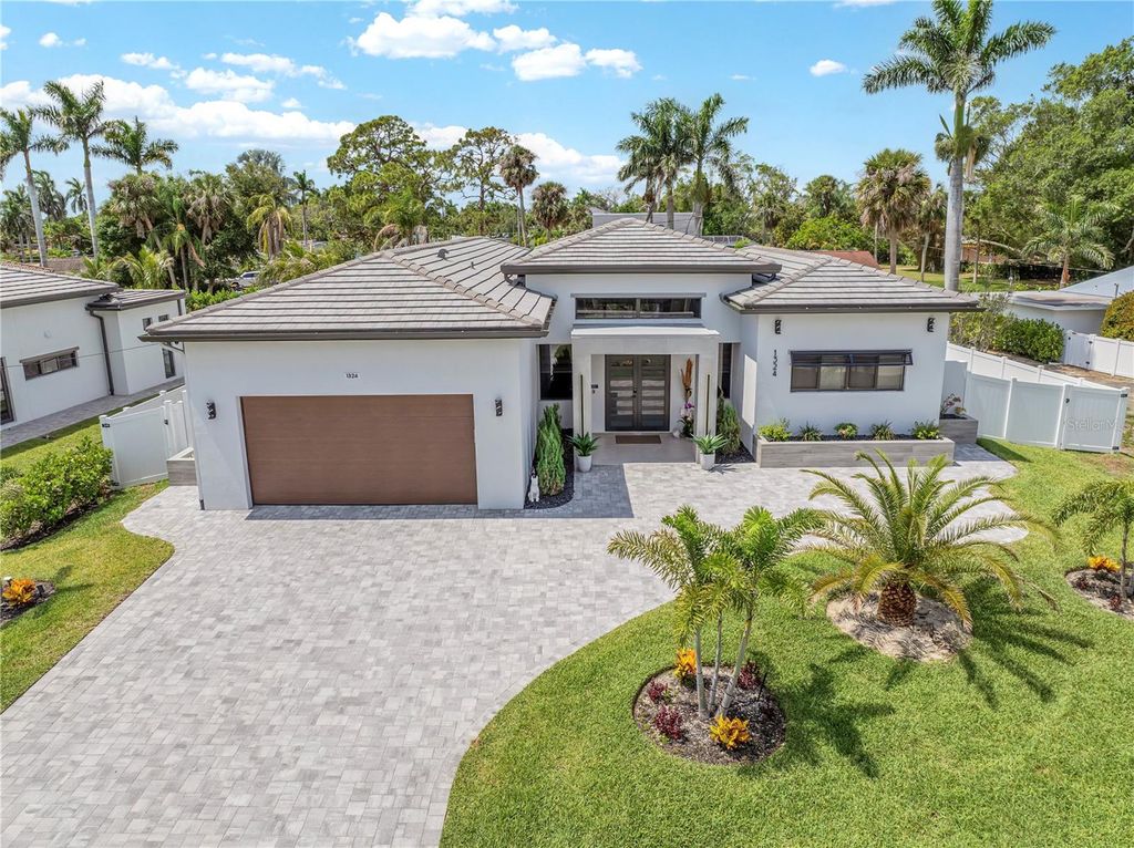 Photo of 1324 Longwood Drive, Fort Myers, FL 33919 (MLS # C7510521)