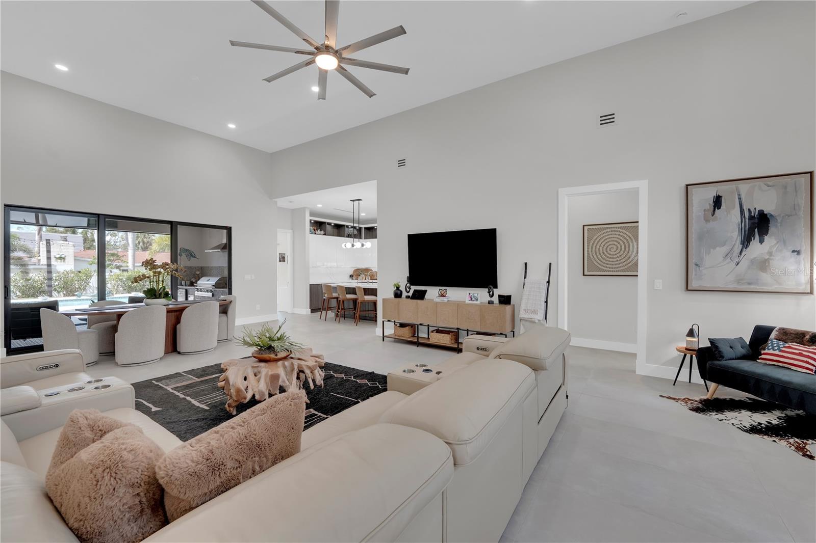 HARBOR CLUB - Residential