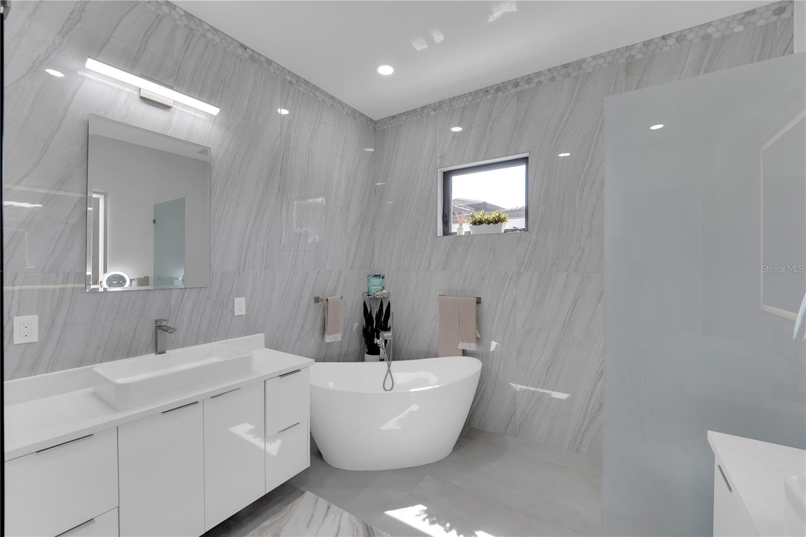 HARBOR CLUB - Residential