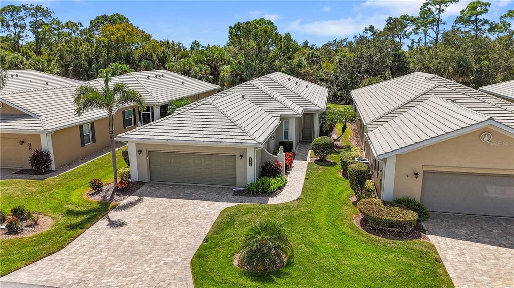 Photo of 1833 Lancashire Drive, Venice, FL 34293 (MLS # N6140782)