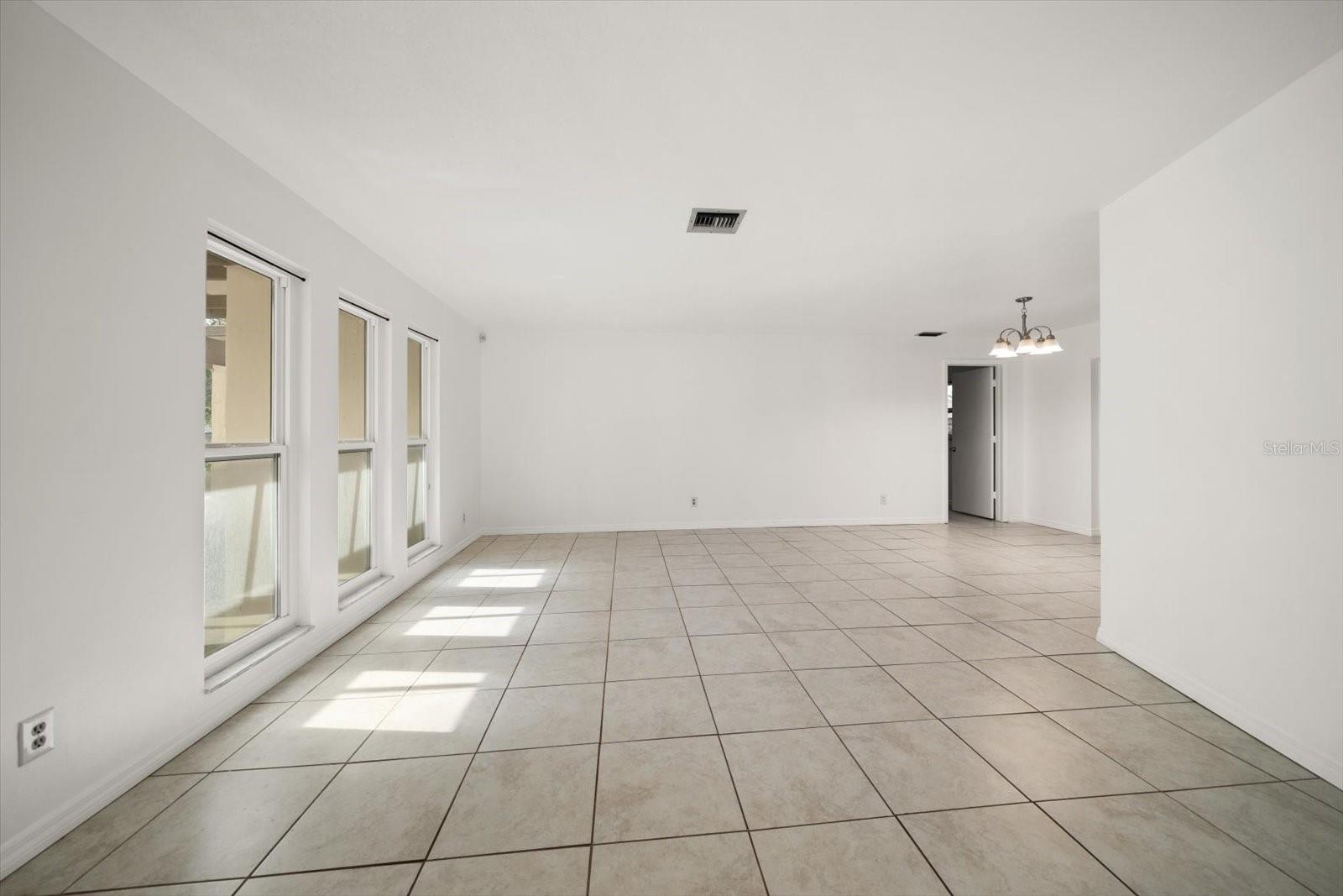 1142 LANCER LANE