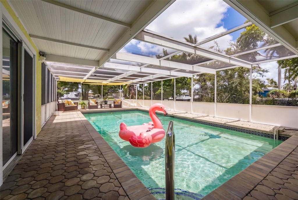 Photo of 133 Holly Avenue, Sarasota, FL 34243 (MLS # A4704804)