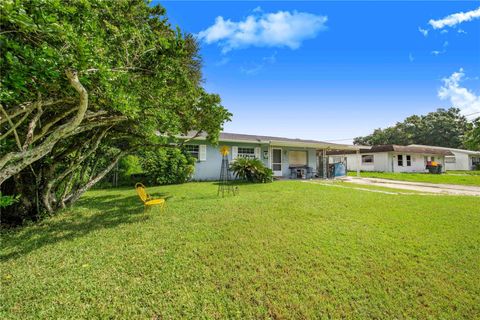 A home in LAKELAND