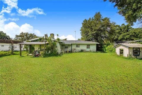 A home in LAKELAND