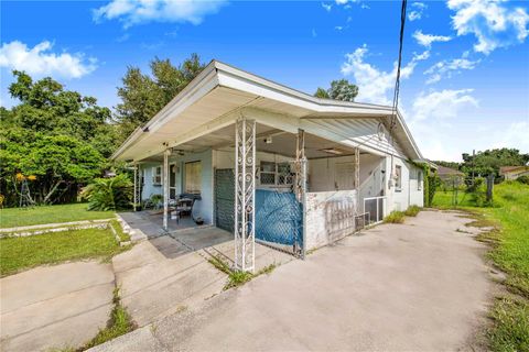 A home in LAKELAND