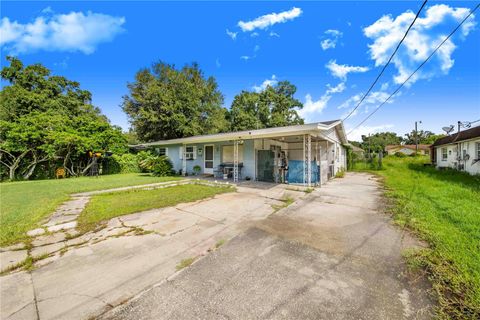 A home in LAKELAND