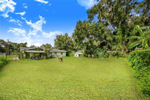 A home in LAKELAND