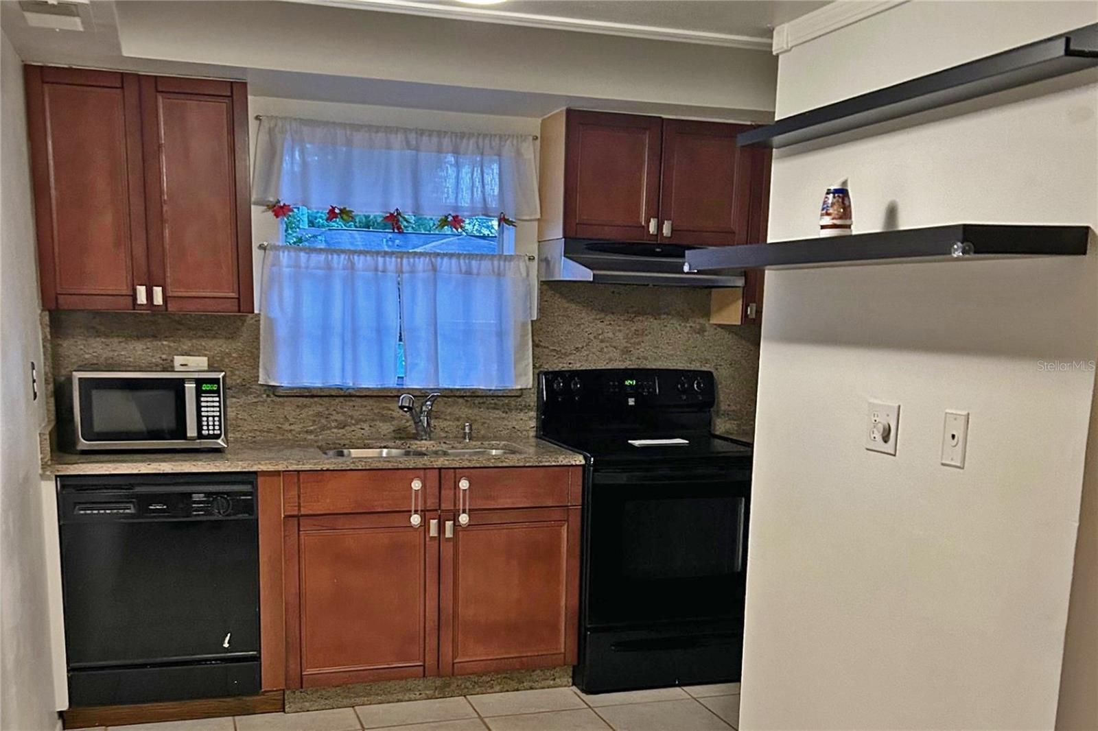 LOWELL VILLAGE - Residential