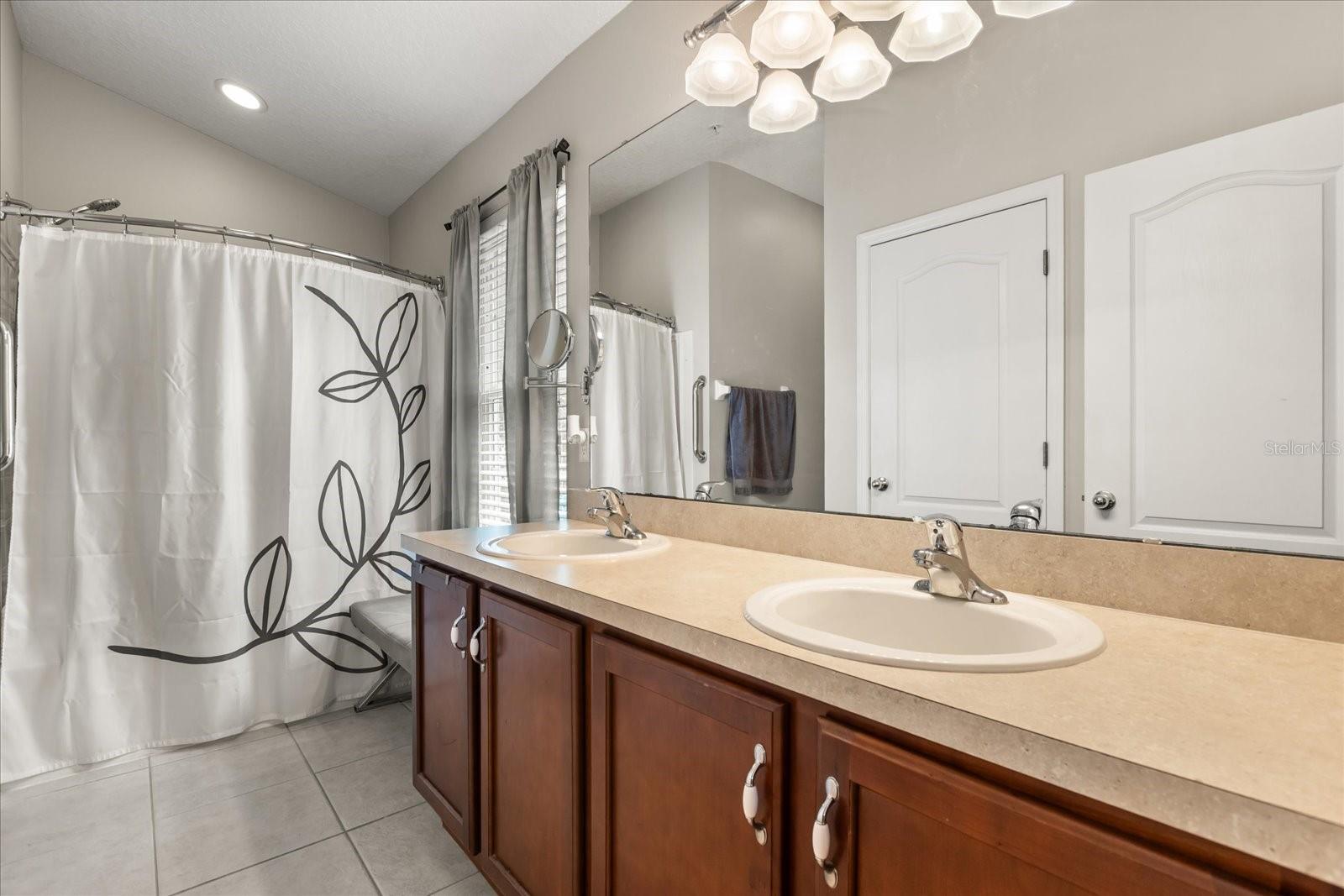 OVERLOOK/PARKSIDE CONDO - Residential