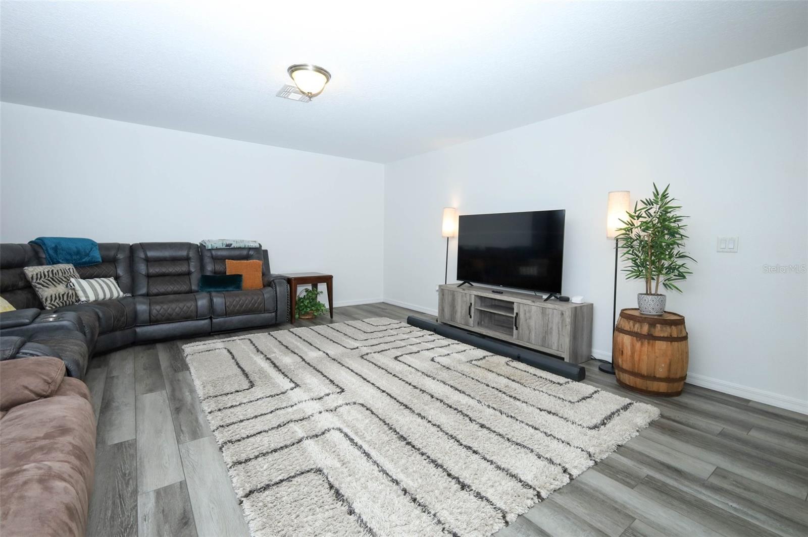 NOVA GROVE - Residential