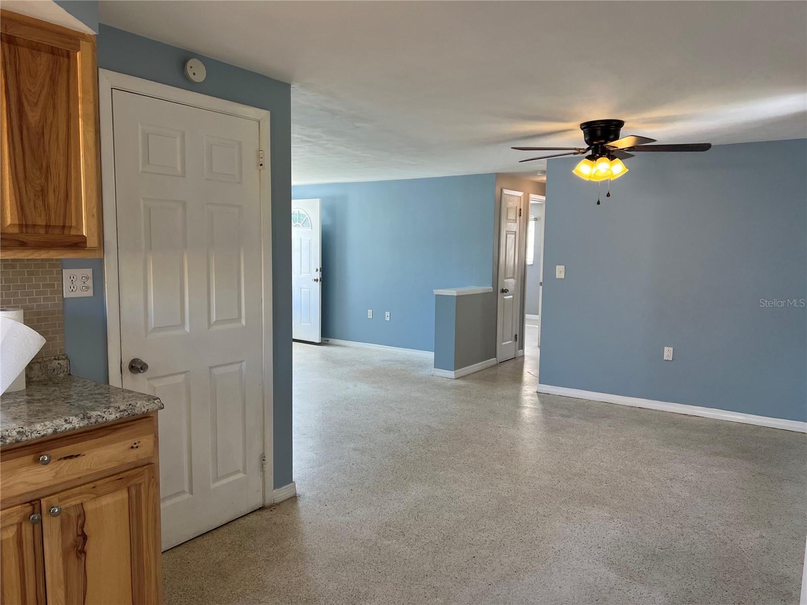 COUNTRY ESTATES - Residential Lease