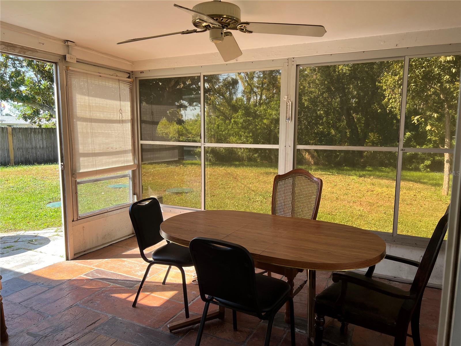 COUNTRY ESTATES - Residential Lease