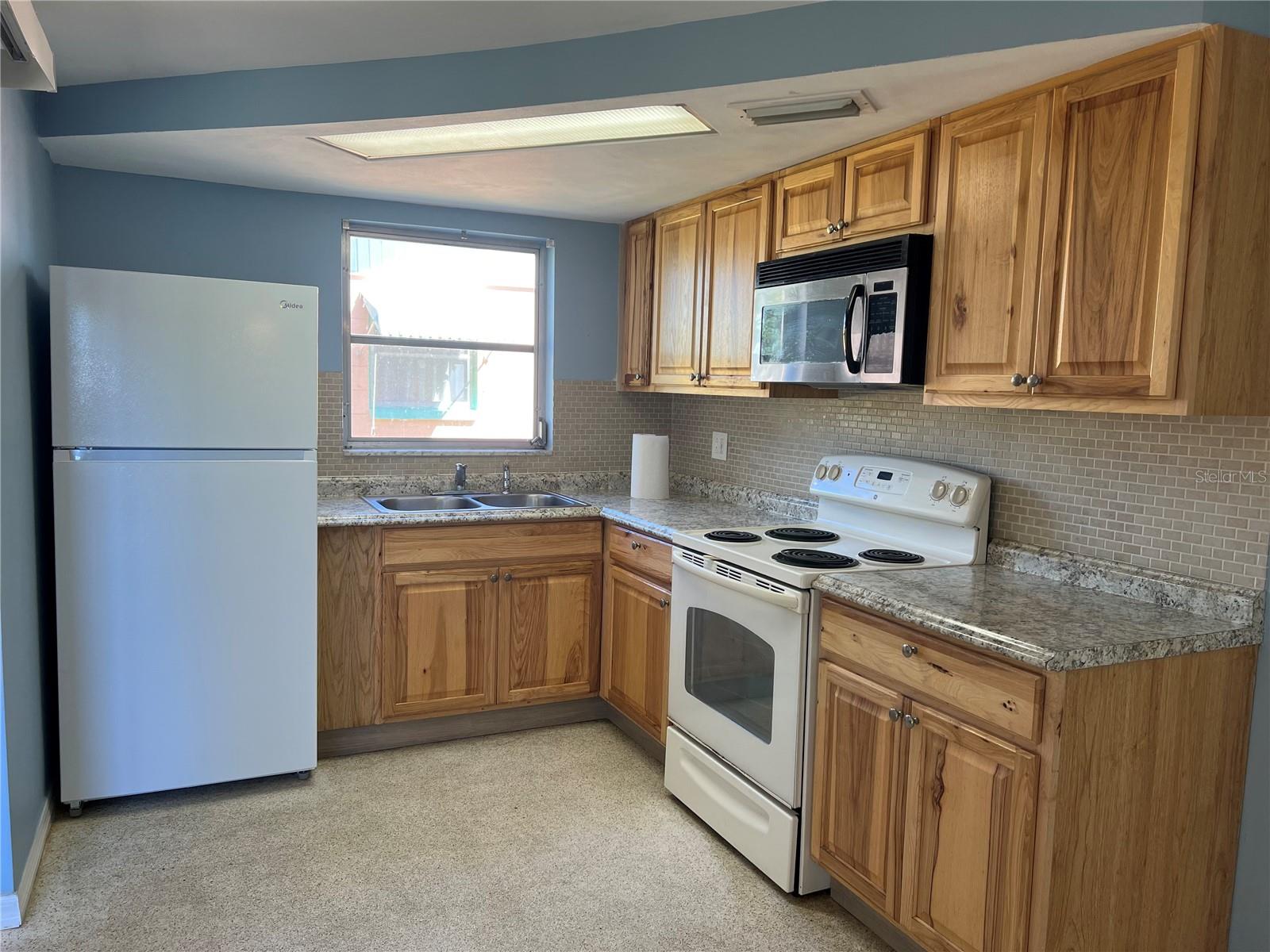 COUNTRY ESTATES - Residential Lease