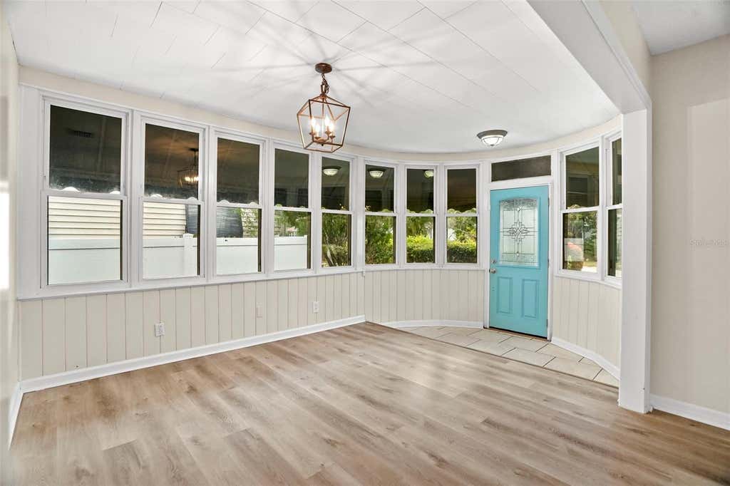 Photo of 446 37th Avenue NE, St Petersburg, FL 33704 (MLS # O6426583)
