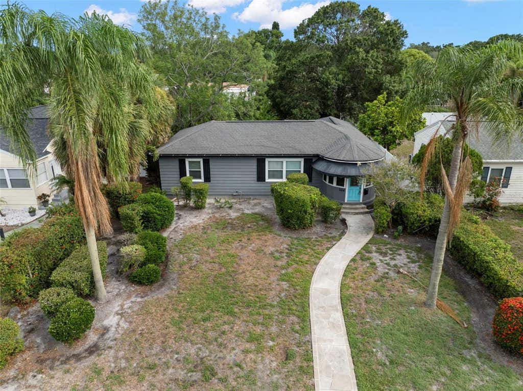 Photo of 446 37th Avenue NE, St Petersburg, FL 33704 (MLS # O6426583)