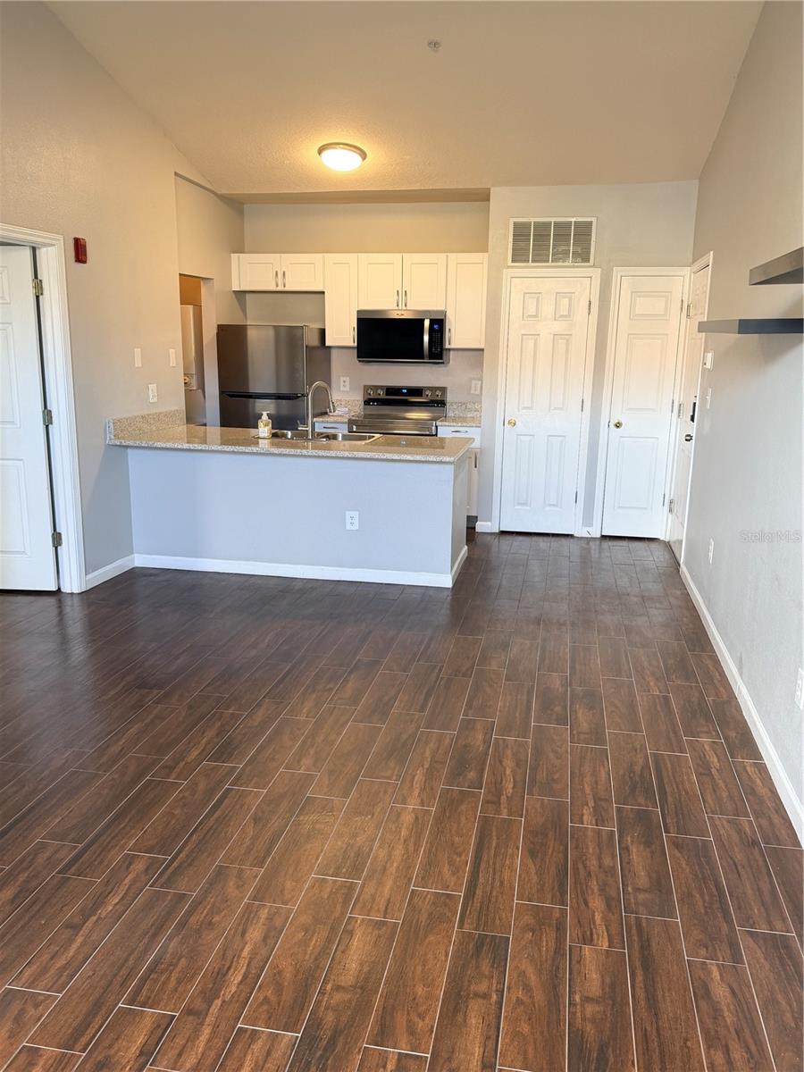 BEACHWAY CONDOS - Residential Lease