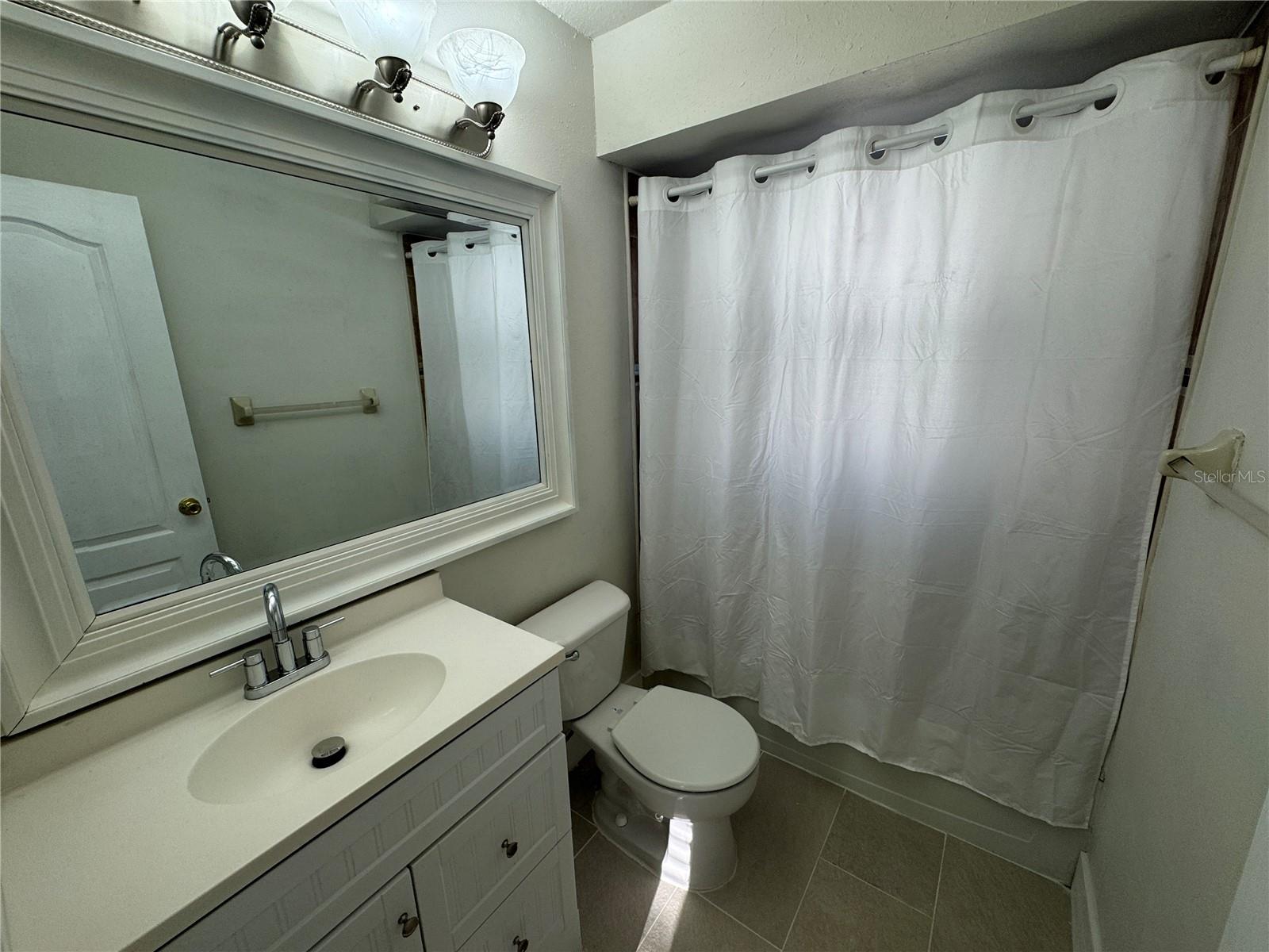 COUNTRY PLACE WEST UNIT III - Residential Lease