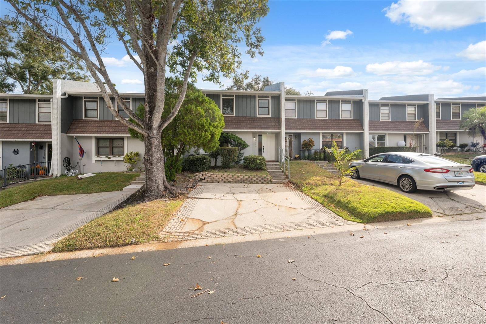 HARVARD ARMS TWNHS - Residential