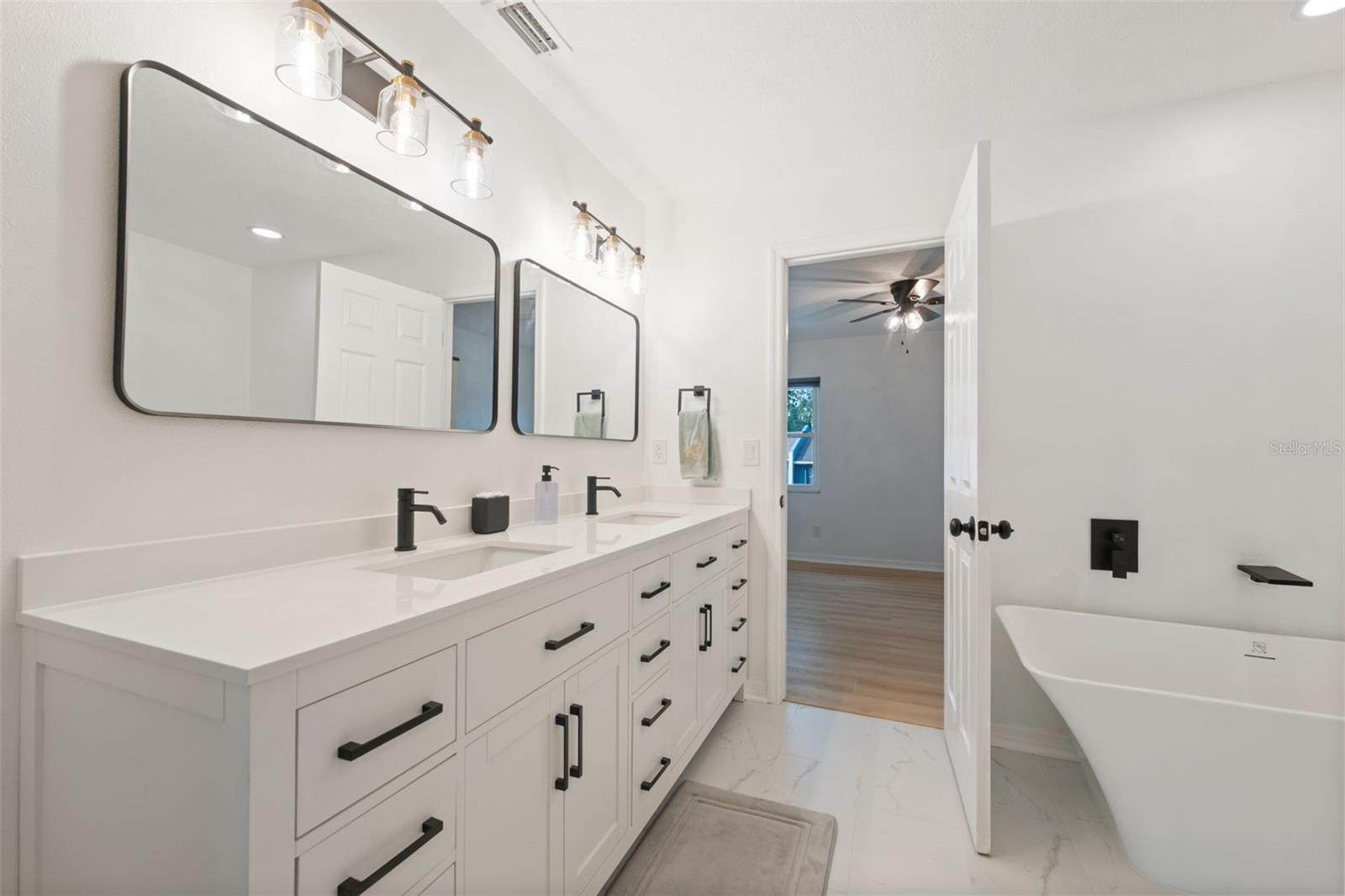 HARVARD ARMS TWNHS - Residential