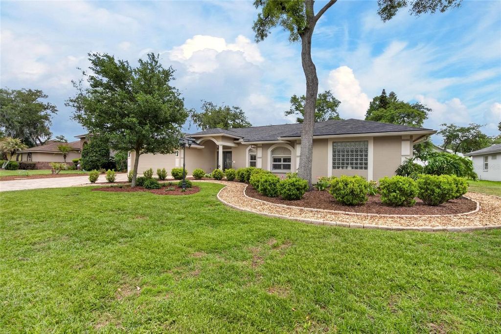 Photo of 2804 Clubhouse Drive, Plant City, FL 33566 (MLS # TB8500313)