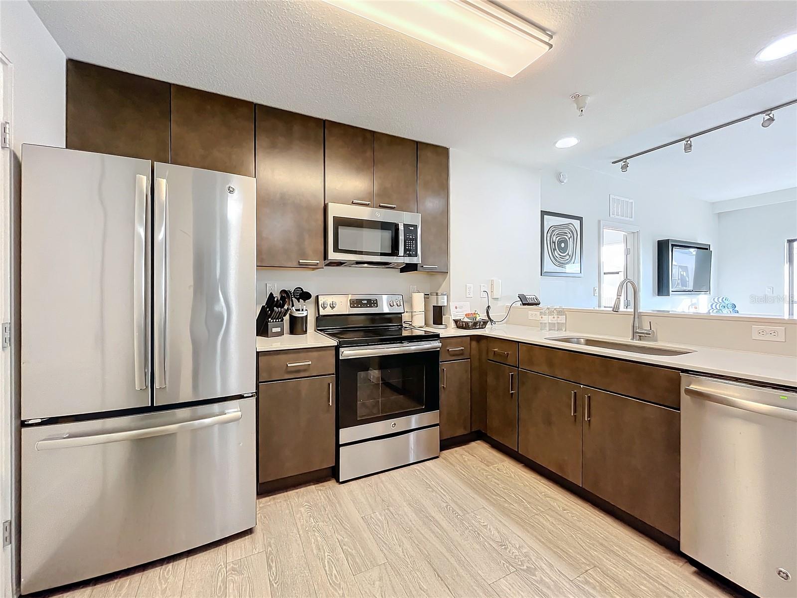 14501 GROVE RESORT AVENUE 3733