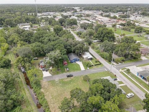 A home in PLANT CITY