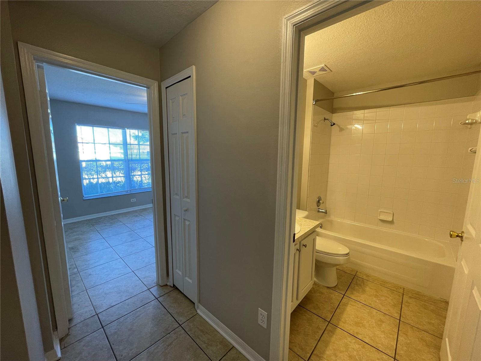 OAK HAMMOCK - Residential Lease