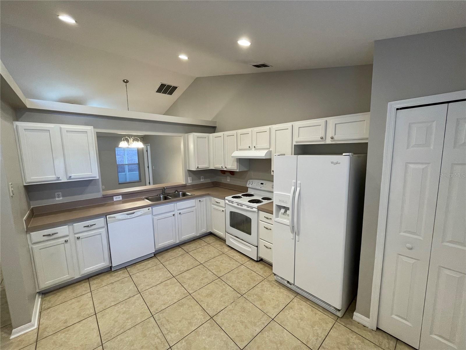 OAK HAMMOCK - Residential Lease