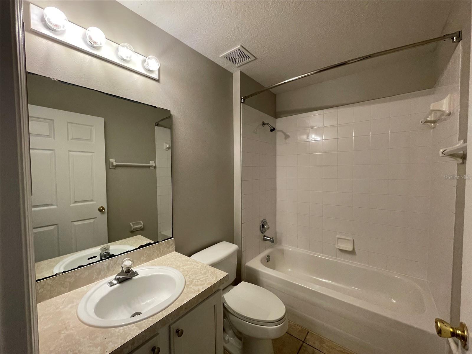 OAK HAMMOCK - Residential Lease