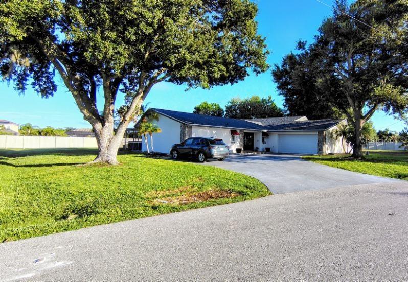 Photo of 1936 Rolling Green Circle, Sarasota, FL 34240 (MLS # TB8549072)