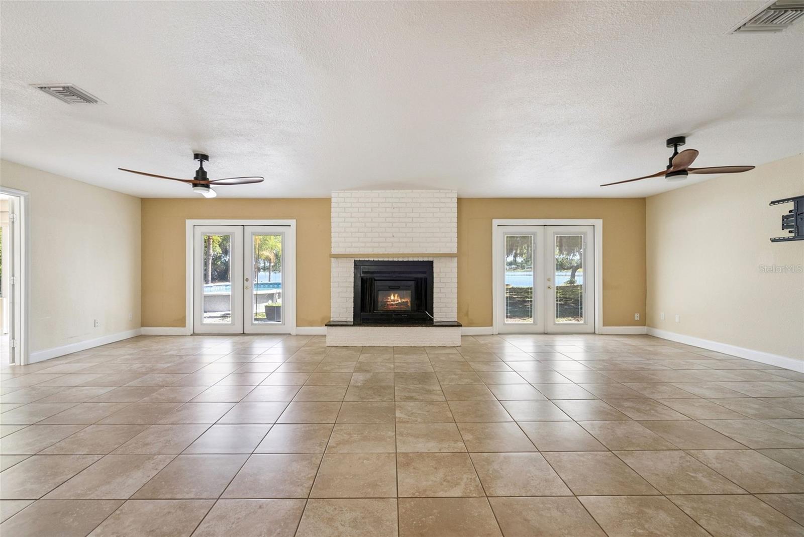 DELTONA LAKES UNIT 31 - Residential