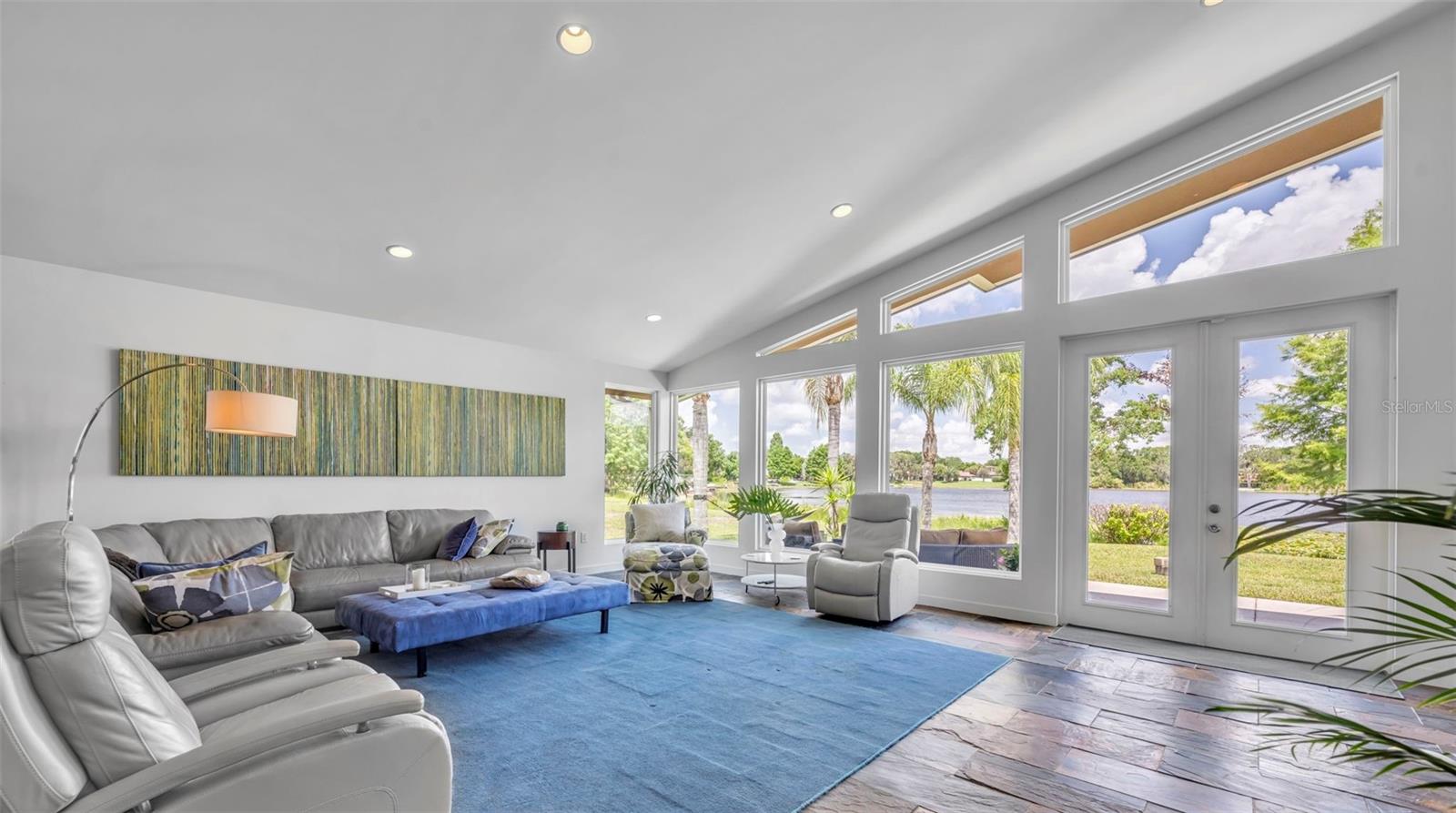 Casas a venda 3 - Jen Dantas 1841 LAKE SPIER DRIVE
