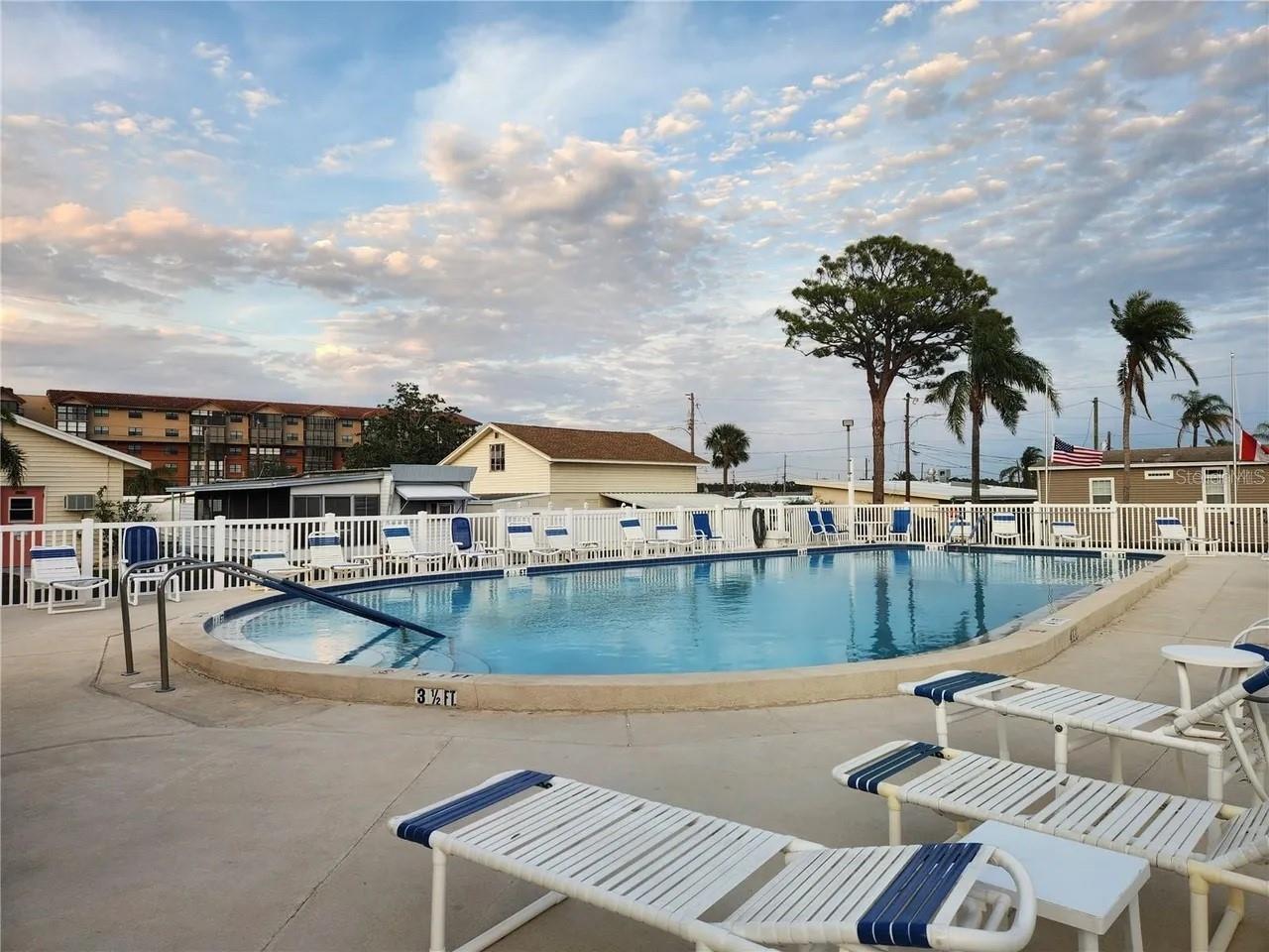 LAKE SEMINOLE ESTATES MOBILE HOME PARK UNREC - Residential