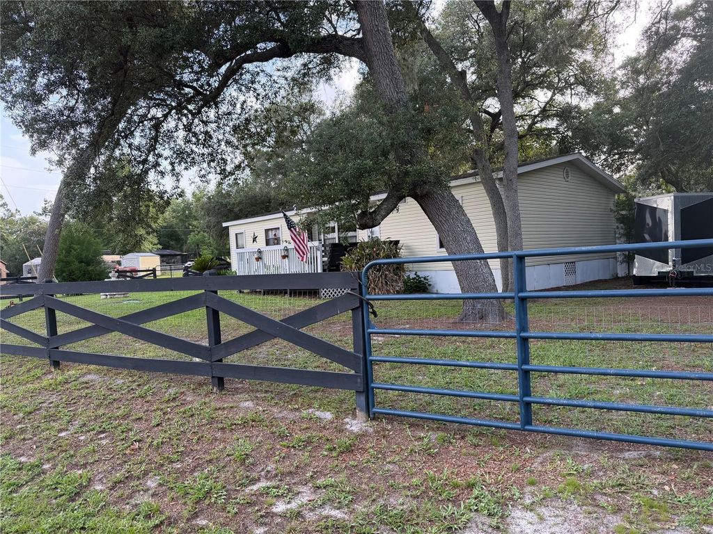 Photo of 40235 Overlook Drive, Eustis, FL 32736 (MLS # G5114922)