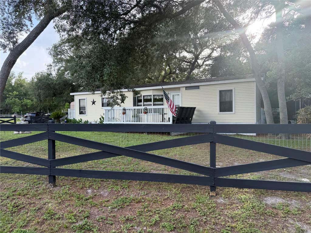 Photo of 40235 Overlook Drive, Eustis, FL 32736 (MLS # G5114922)